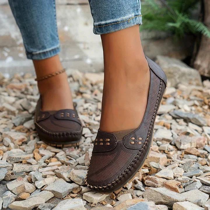Atmungsaktive Damenschuhe: Rosa Slipper, bequem und leicht, ideal für den Alltag.
