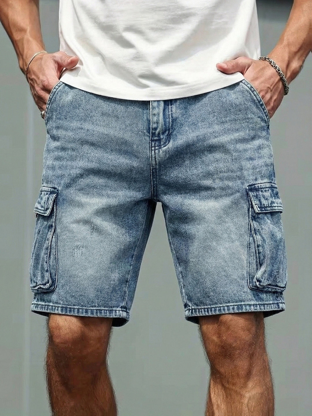 Lässige Herren Cargo Shorts für den Sommer. Bequem, vielseitig mit praktischen Taschen. Perfekt für Freizeit & Urlaub.