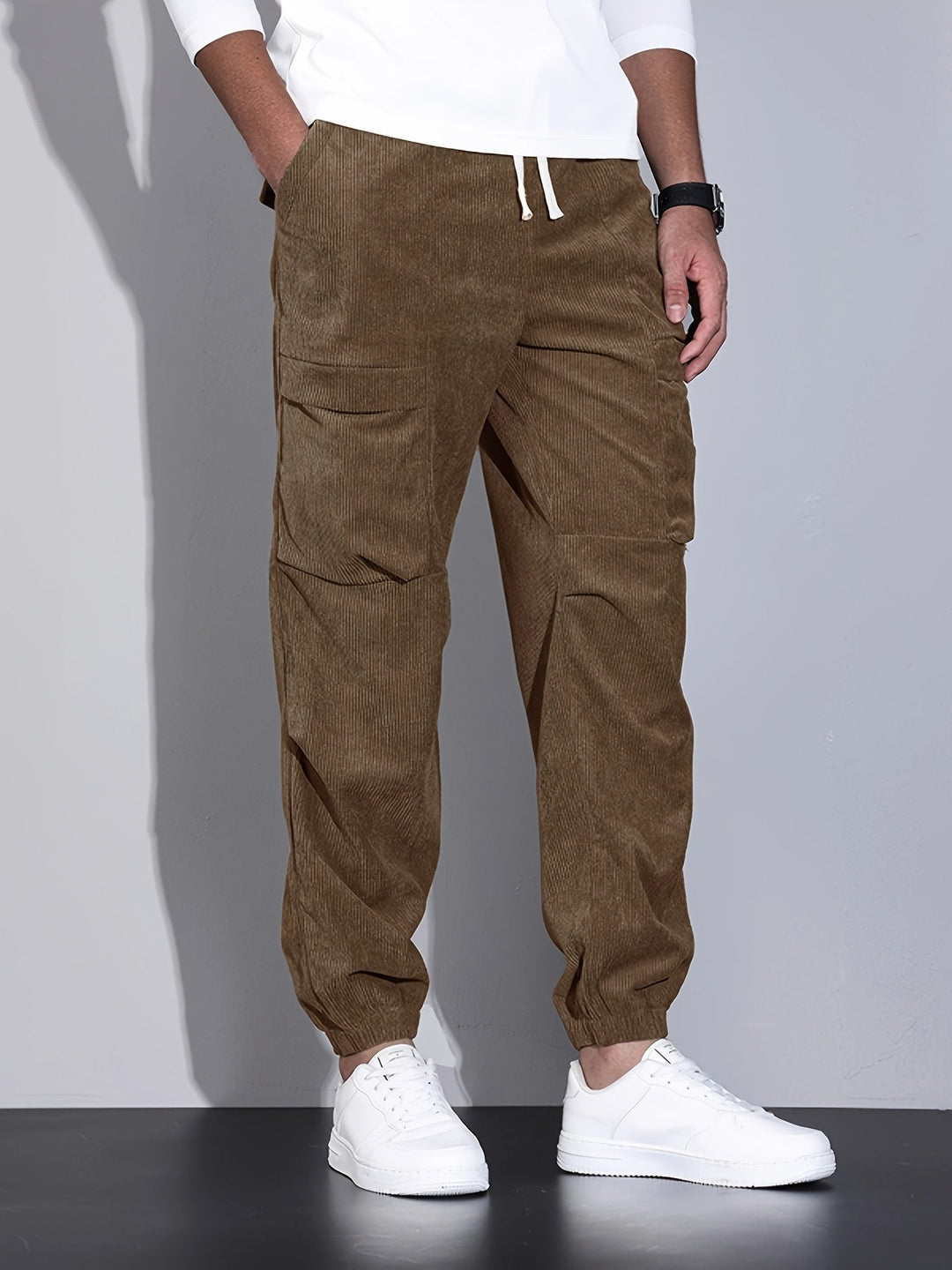 Komfortabler Herren-Jogger, Winterhose mit strukturierter Optik, locker geschnitten, ideal für Männer.