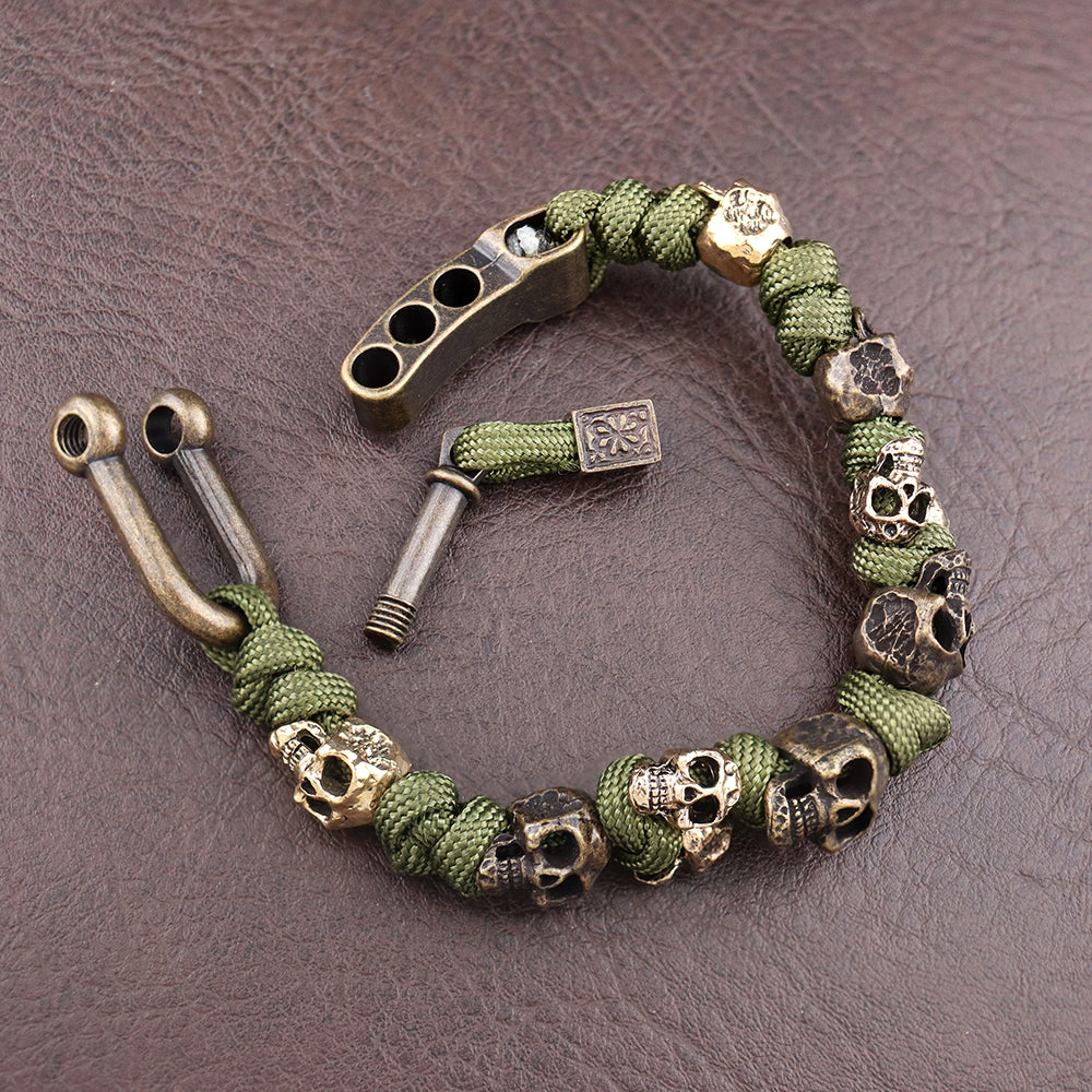 Herren Skull-Armband, verstellbar, mit Totenkopf-Design für markanten Casual-Stil. Gothic-Herrenschmuck.
