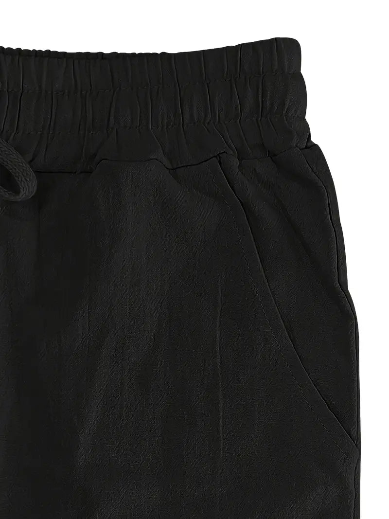 Bequeme Herren Urlaubshose, schwarz, locker sitzend. Vielseitig für Strand & Mode.