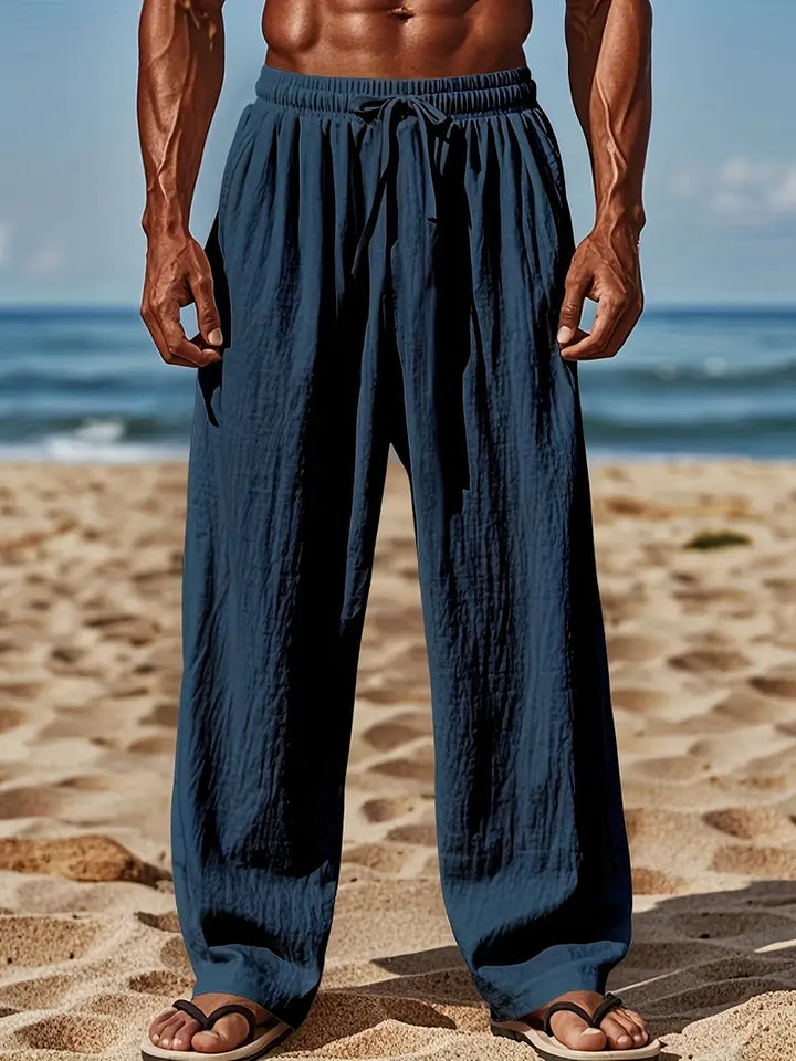 Stilvolle Herren Urlaubshose in Beige, atmungsaktiv & leicht. Ideal für warme Tage.