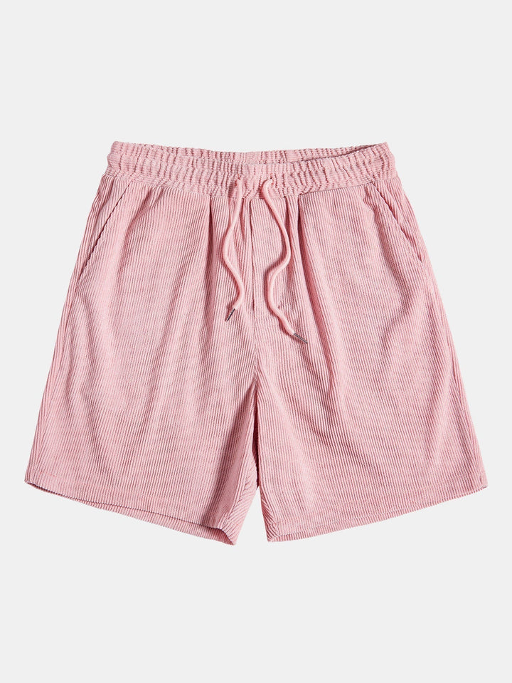 Beiges Herren Urlaubs-Outfit: Stilvolles Kurzarm Hemd & bequeme Hose, leichte Kleidung für den Sommer.
