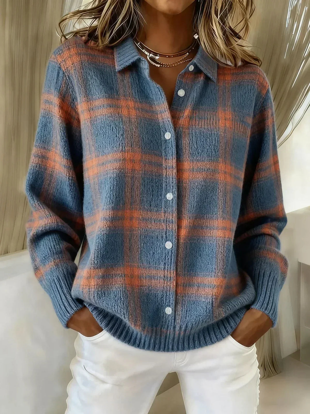 Stilvoller Damen Cardigan mit Karomuster, gestrickt, komfortabel und ideal für Herbstmode.