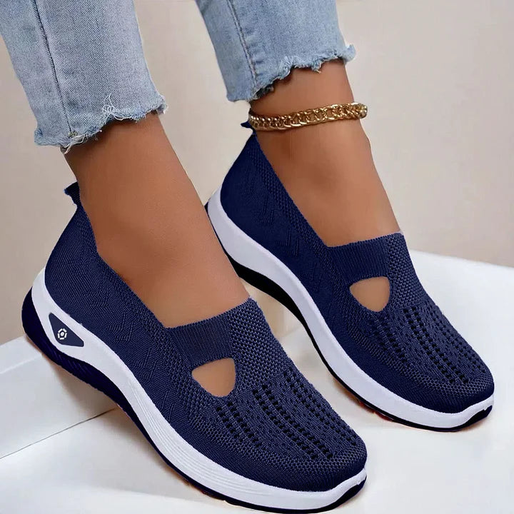 Rutschfester Damen Slip-On Sneaker. Atmungsaktiver, leichter Schuh für bequeme Schritte den ganzen Tag.