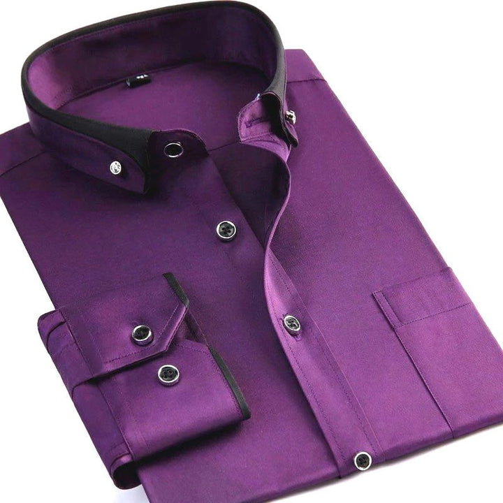 Rückenansicht des modernen Herren Langarmhemdes, klassisch geschnitten, mit hochwertiger Verarbeitung für Eleganz im Herbst.