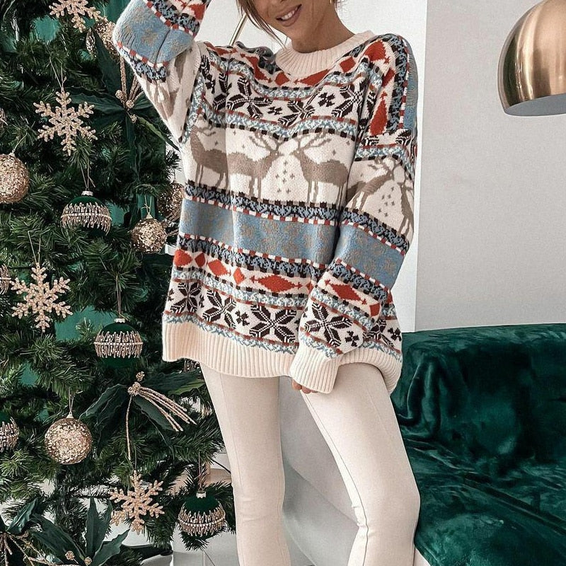 Damen Weihnachtspullover mit festlichem Rentiermuster. Kuscheliger, gemütlicher Winterpullover für Frauen.