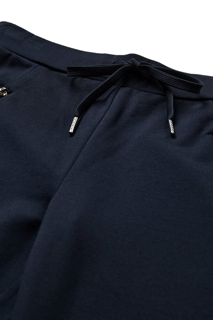Stylische Komfort-Damenhose mit geradem Bein, Elastikbund. Ideal für entspannte & elegante Outfits.