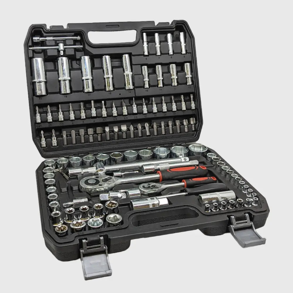 Übersichtliches 108-teiliges Chrom-Vanadium Werkzeugset in praktischem Koffer für Mechaniker.