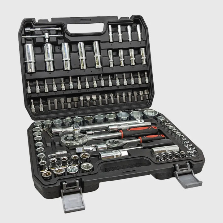 Übersichtliches 108-teiliges Chrom-Vanadium Werkzeugset in praktischem Koffer für Mechaniker.