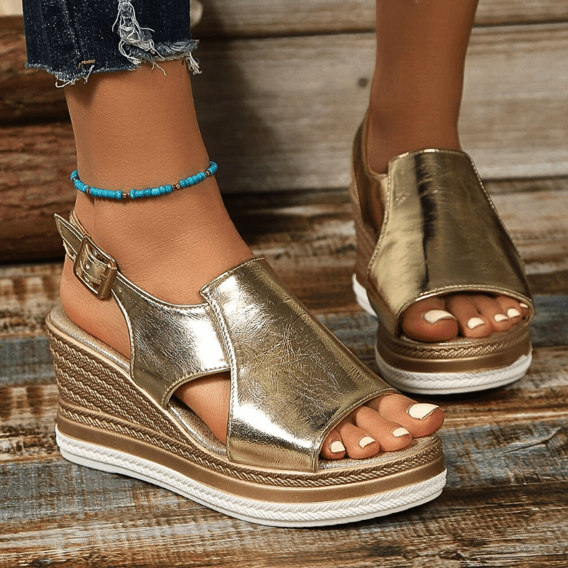 Modische silberne Plateausandalen, orthopädisch, verstellbar, ideal für den Sommer.