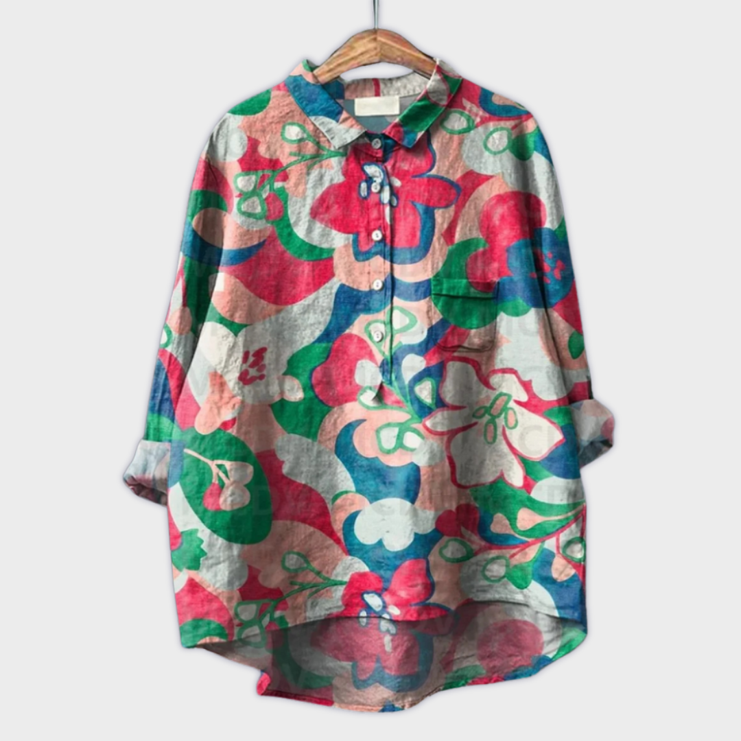 Stilvolle Frauenbluse "Blütenkunst" in Übergröße, locker sitzend für Komfort im Sommer.