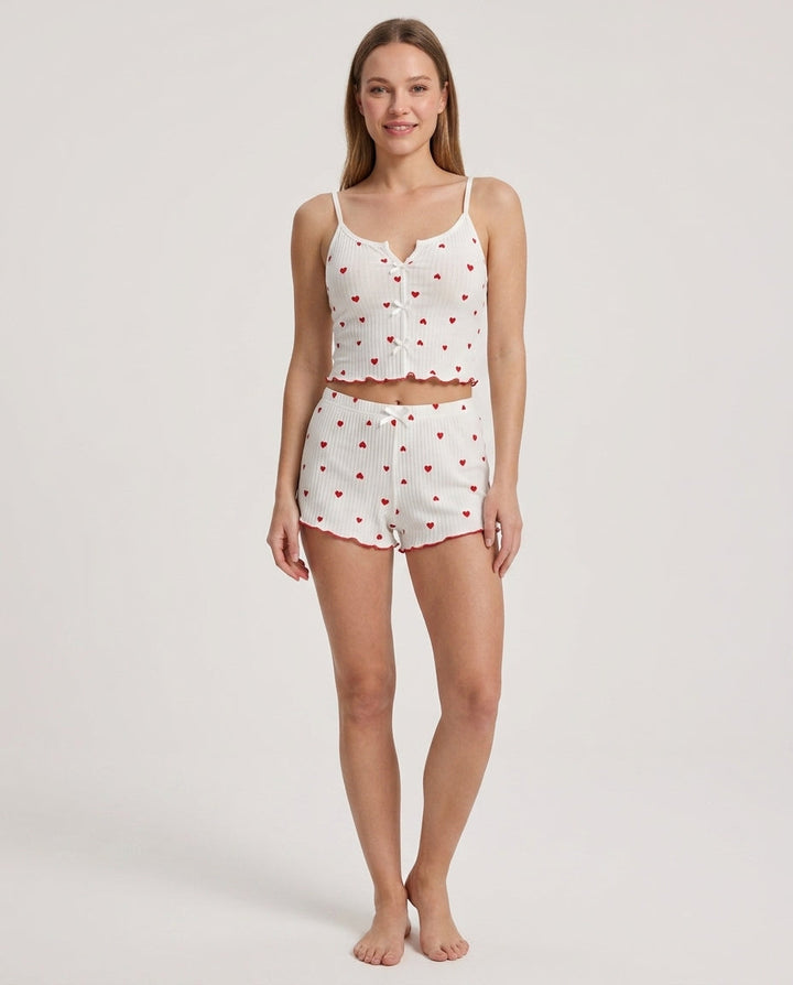 Bequemer Damen Schlafanzug aus Seide mit Herzprint. Luxuriöses Pyjama Set für den Sommer, weich und leicht.