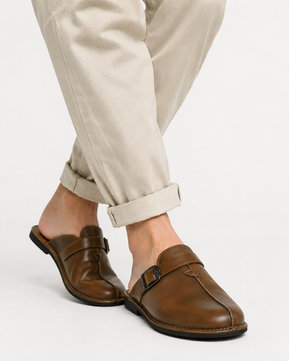 Schwarze Herren Slip-On Sandalen für den Sommer, bequem und perfekt für entspannte Freizeit.