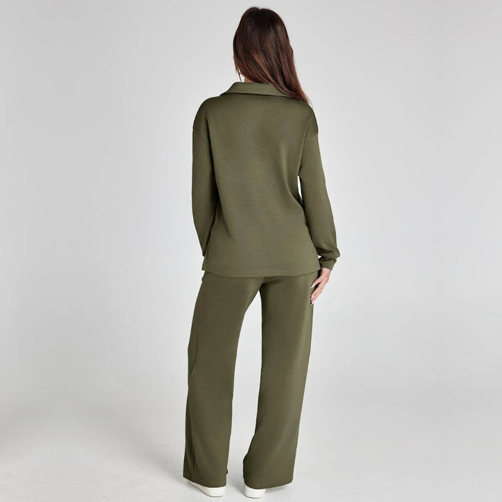 Elegantes Damen Loungeset: V-Ausschnitt Oberteil & weite Hose für schicke Bequemlichkeit.