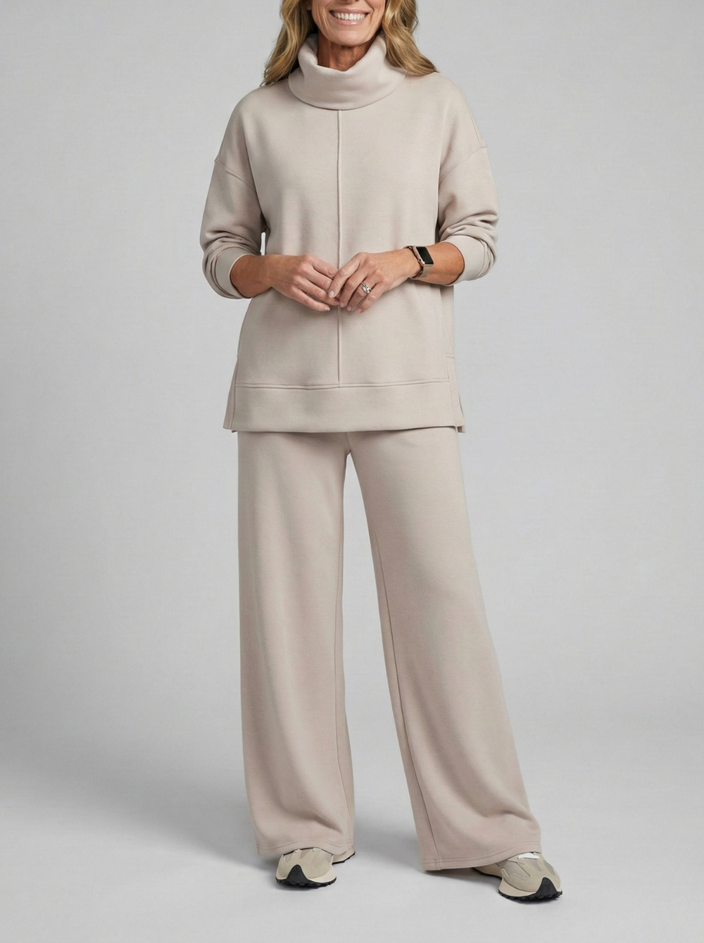 Elegantes Damen Freizeitanzug Set, minimalistisch & bequem für Zuhause oder unterwegs.