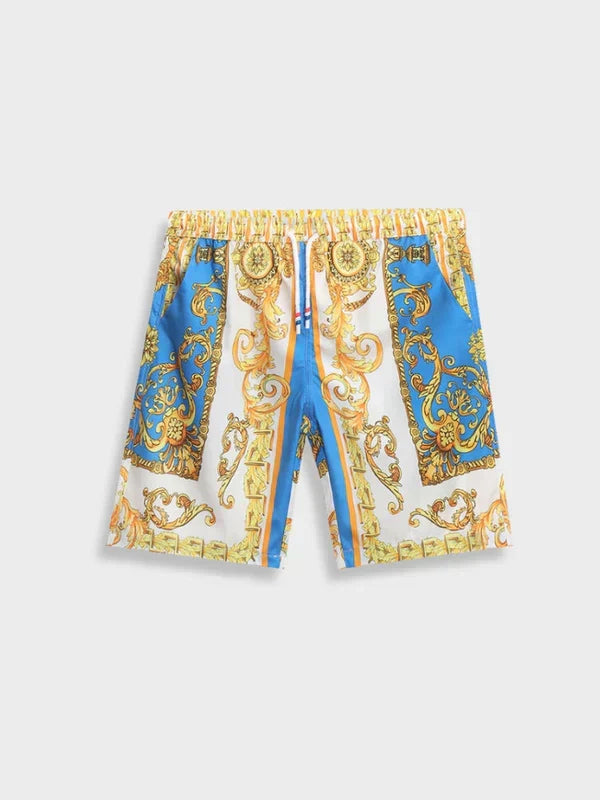 Bequemer Herren Sommeranzug in Himmelblau mit edlem Barockmuster, ideal für Strand und Freizeitaktivitäten.