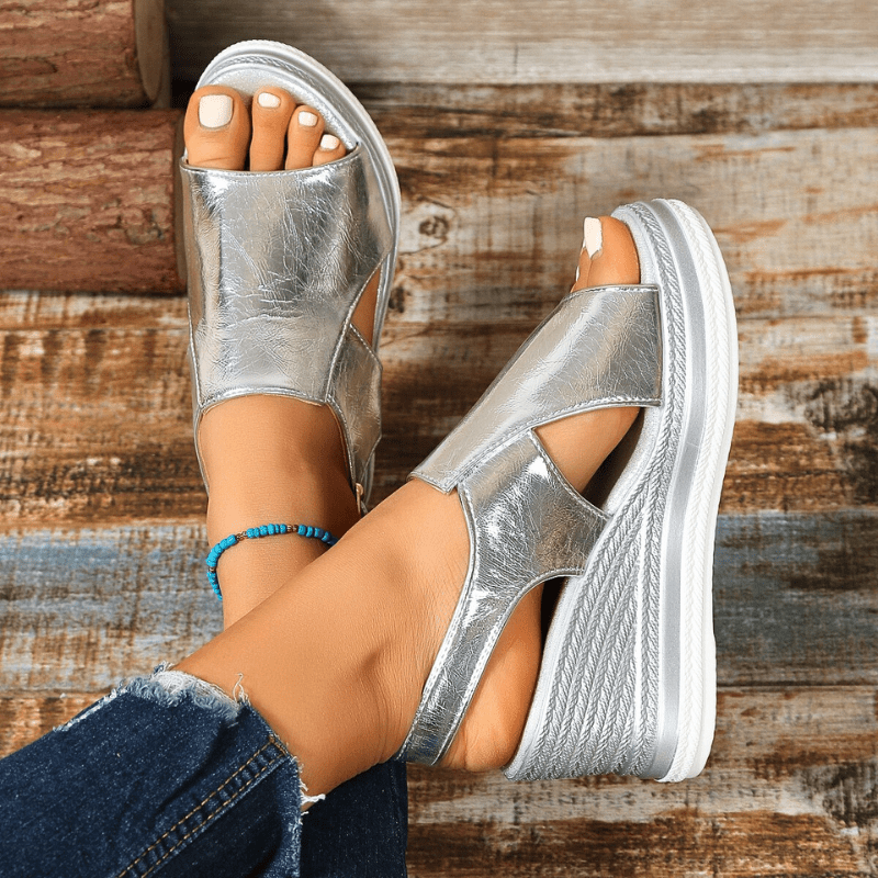 Elegante Plateausandalen Damen, Silber, orthopädisch, mit verstellbaren Riemen.