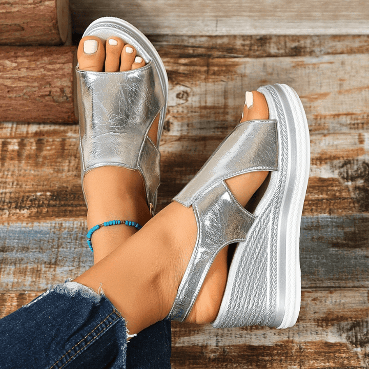 Elegante Plateausandalen Damen, Silber, orthopädisch, mit verstellbaren Riemen.
