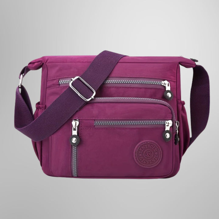 Stilvolle Damen Umhängetasche als modisches Accessoire, perfekt kombiniert für einen eleganten Alltagslook.