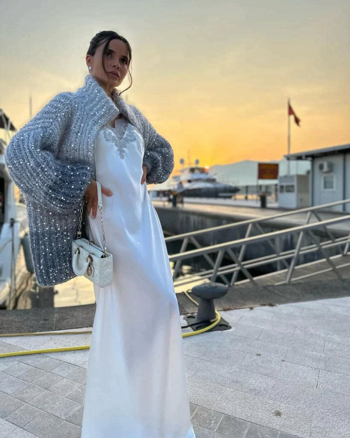 Damen Pailletten-Pullover mit V-Ausschnitt, ein glitzerndes Oberteil für elegante Frauen Mode und Winter Outfits.