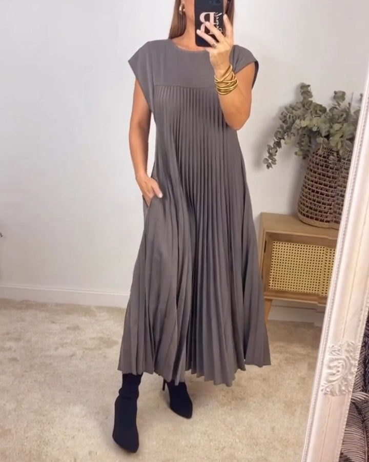 Schwarzes elegantes Damen Maxikleid, plissiert, langes Sommerkleid mit Rundhals und Capsleeves.