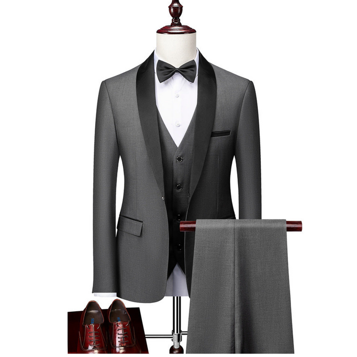 Klassischer Herren Dreiteiler Anzug mit Weste, ideal als formeller Businessanzug oder für gehobene Anlässe.