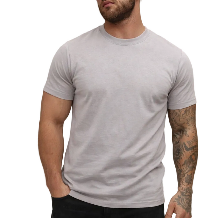 Modernes Herren T-Shirt mit Rundhals und tailliertem Slim Fit. Bequemes Basic Kurzarm Shirt.