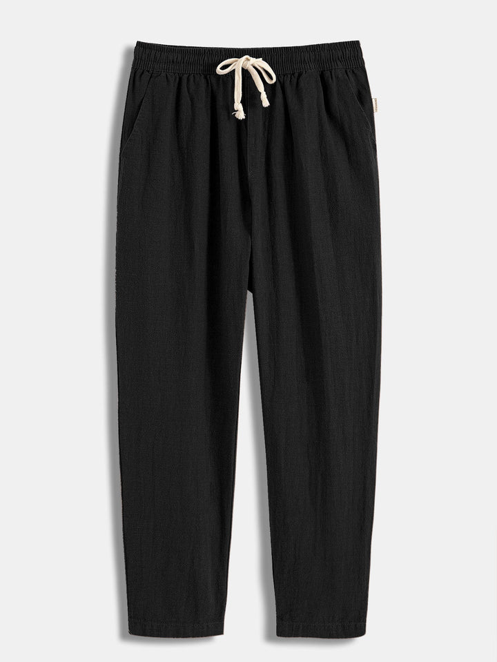 Modischer Herren Sommer-Look: Atmungsaktives Hemd & bequeme Freizeithose.