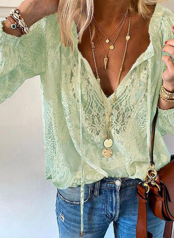Elegante Damen Boho-Bluse mit V-Ausschnitt, leicht & modisch für Sommer und Freizeit.