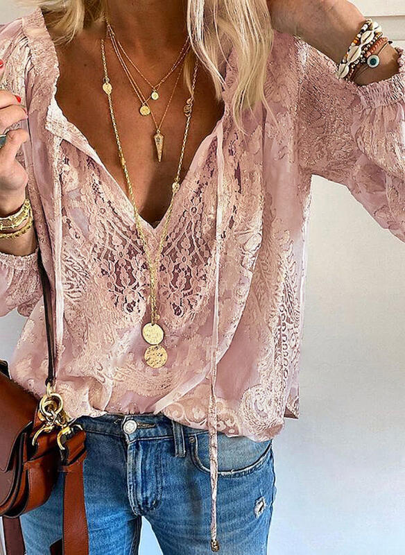 Elegantes Damen Sommer Oberteil: leichte Boho-Bluse mit V-Ausschnitt für modische Freizeit-Looks.