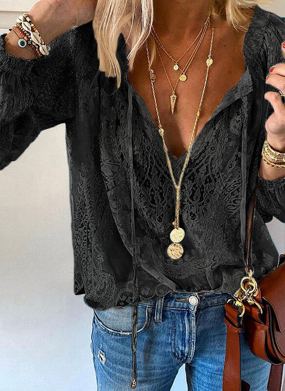 Modische Damen Boho-Bluse mit V-Ausschnitt, chic & luftig, ideal für elegante Sommer-Freizeitlooks.