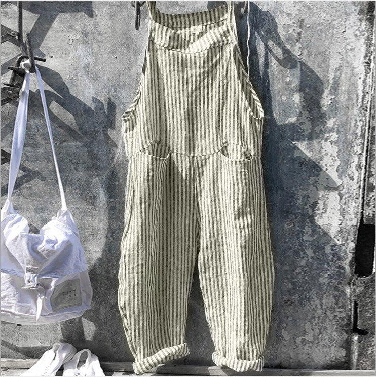 Lässiger Damen Jumpsuit mit modernem Streifen-Design. Komfortabler Einteiler für entspannte Sommertage.