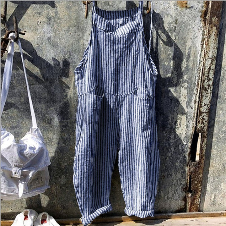 Stylisher Damen Streifen Jumpsuit als praktisches Alltagsoutfit. Der bequeme Einteiler für Frühling und Sommer.