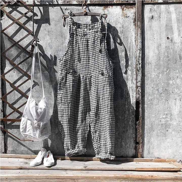 Freizeitmode für Damen: Gestreifter Jumpsuit, der Eleganz und Komfort für den Alltag vereint. Frühling/Sommer.