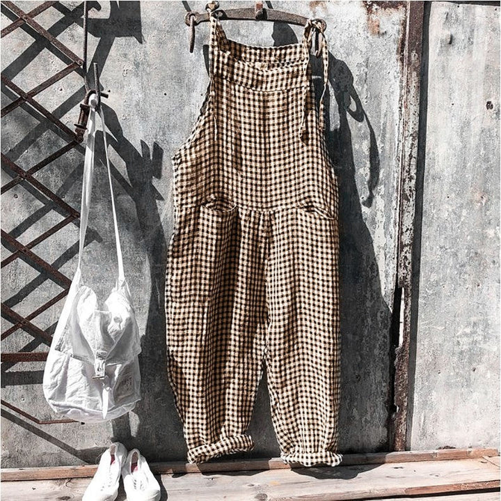 Trendiger Damen Jumpsuit im lässigen Streifen-Design. Der modische Einteiler ist super bequem für den Sommer.