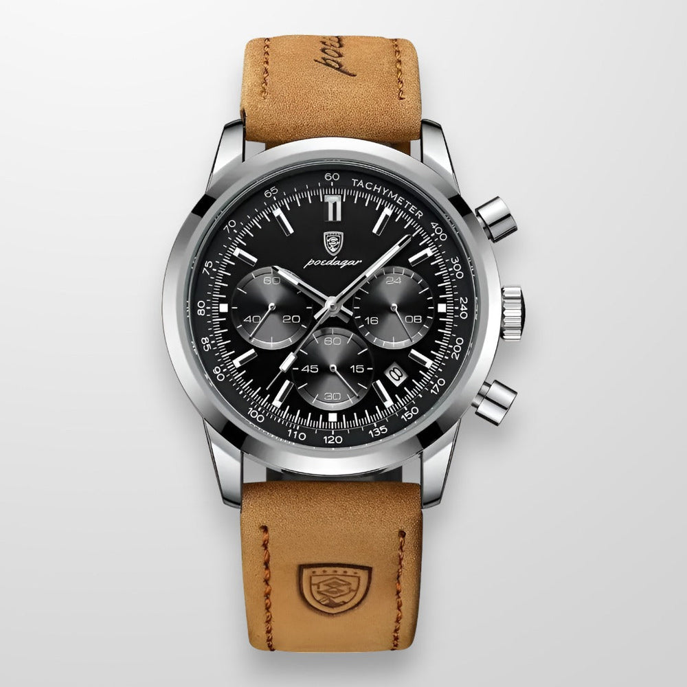Nahaufnahme einer wasserdichten Herren-Armbanduhr. Zeigt die leuchtenden Zeiger und das klassische Zifferblatt detailreich.