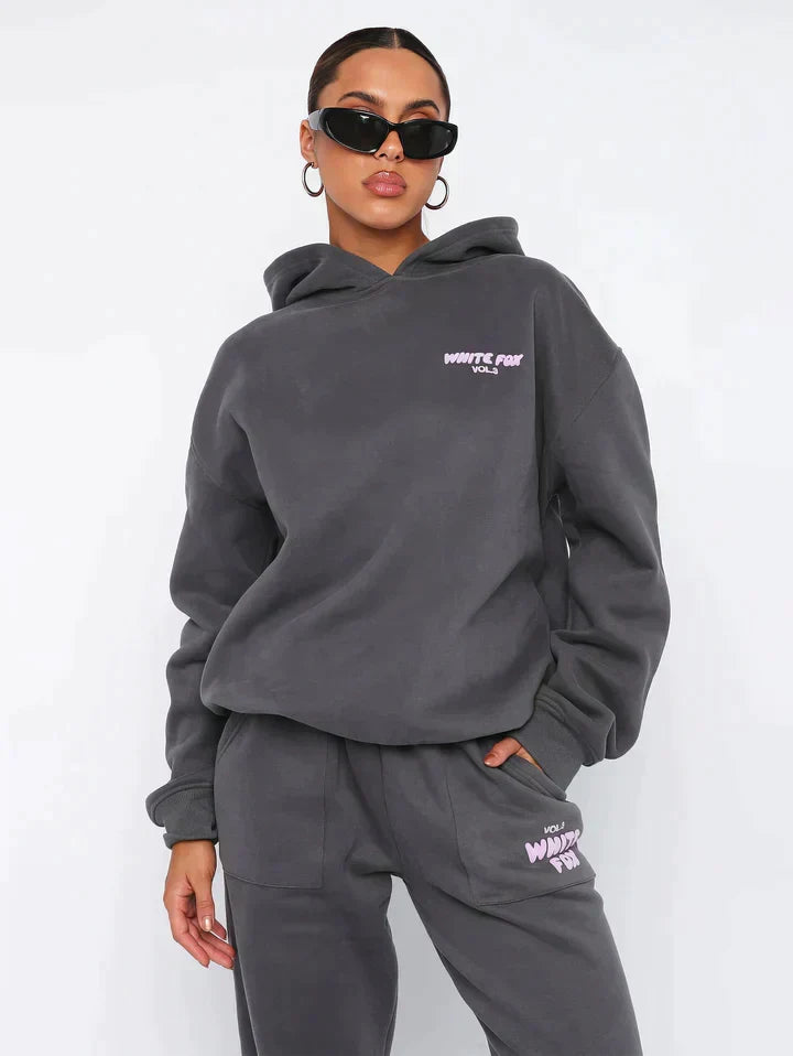 Elegantes Damen Sportset, zweiteilig, für Fitness, Workout & entspannte Freizeitaktivitäten.