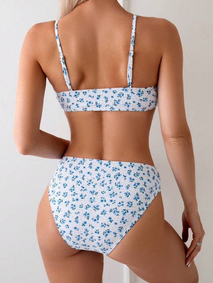 Sommerlicher Damen Bikini Zweiteiler, floral & bügellos. High Waist Schnitt, elastisch für jede Figur.
