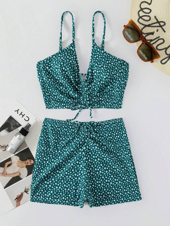 Weicher Stoff des Damen Shorts Bikinis mit Blumenmuster, bequeme Bademode für den Sommerurlaub.