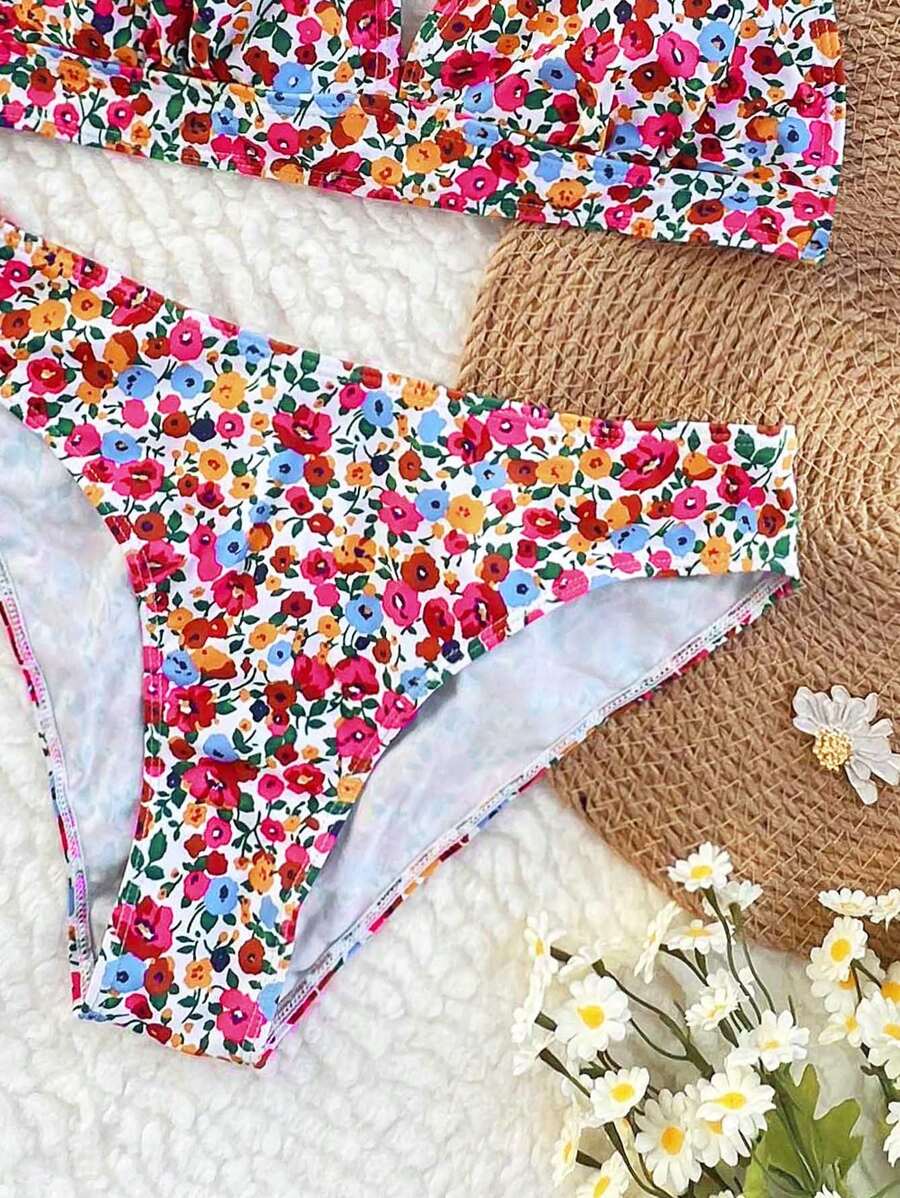 Damen Bademode: Blumen Bikini Set, gepolstert, Halterneck, V-Ausschnitt.