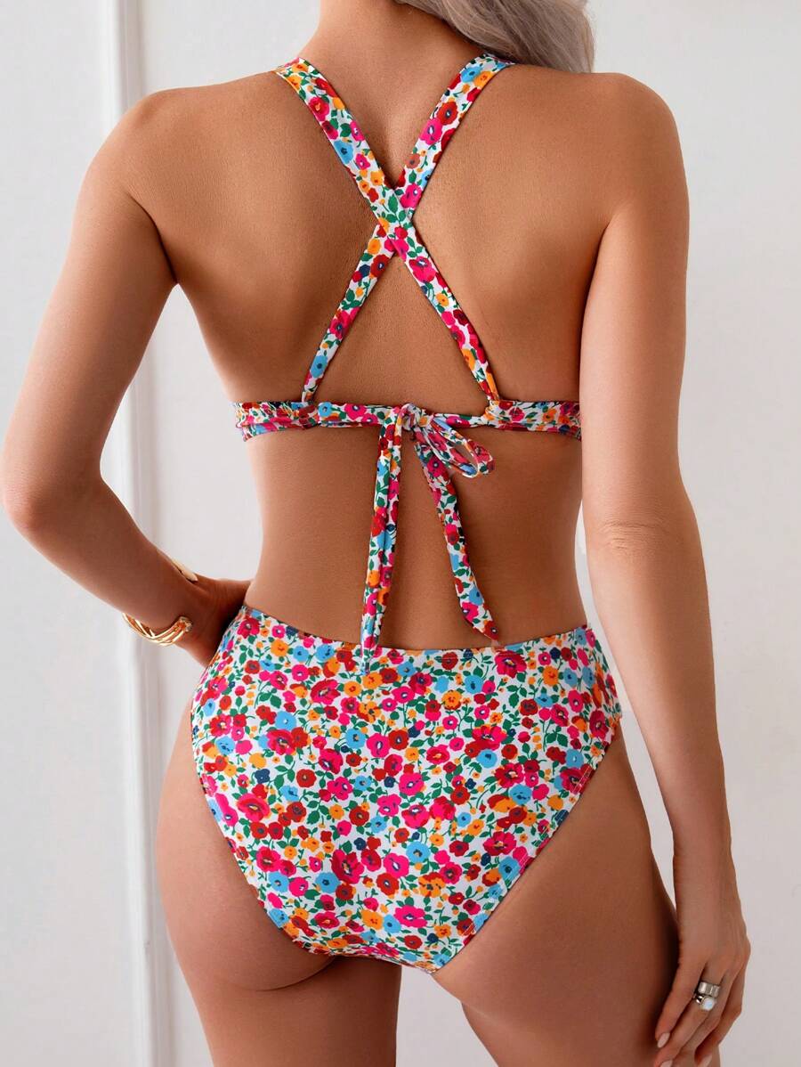 Stilvoller Damen Zweiteiler Bikini mit Blumenmuster, perfekt für Strand & Schwimmen.