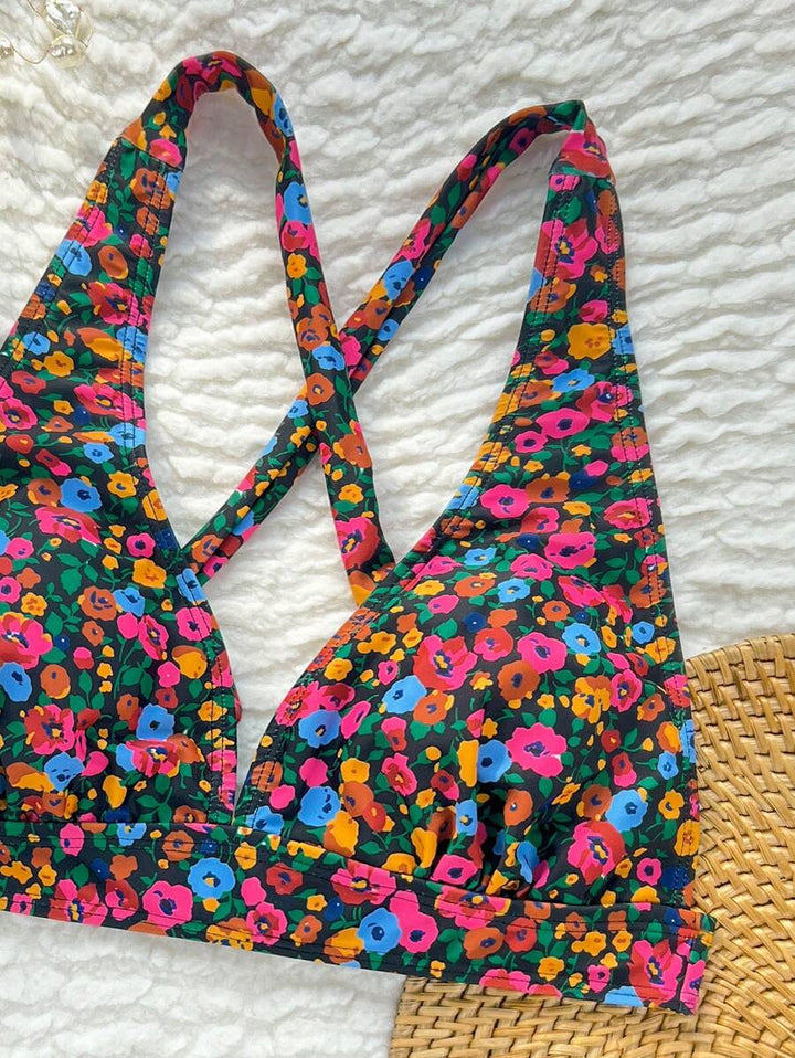 Modischer Damen Bikini: Blumenmuster, Halterneck, V-Ausschnitt, für Strand.