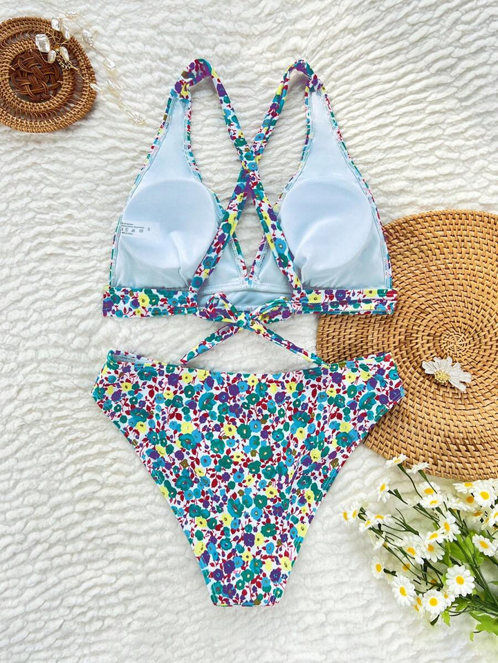 Damen Sommer Bikini Set mit floralem Design, Halterneck und V-Ausschnitt.
