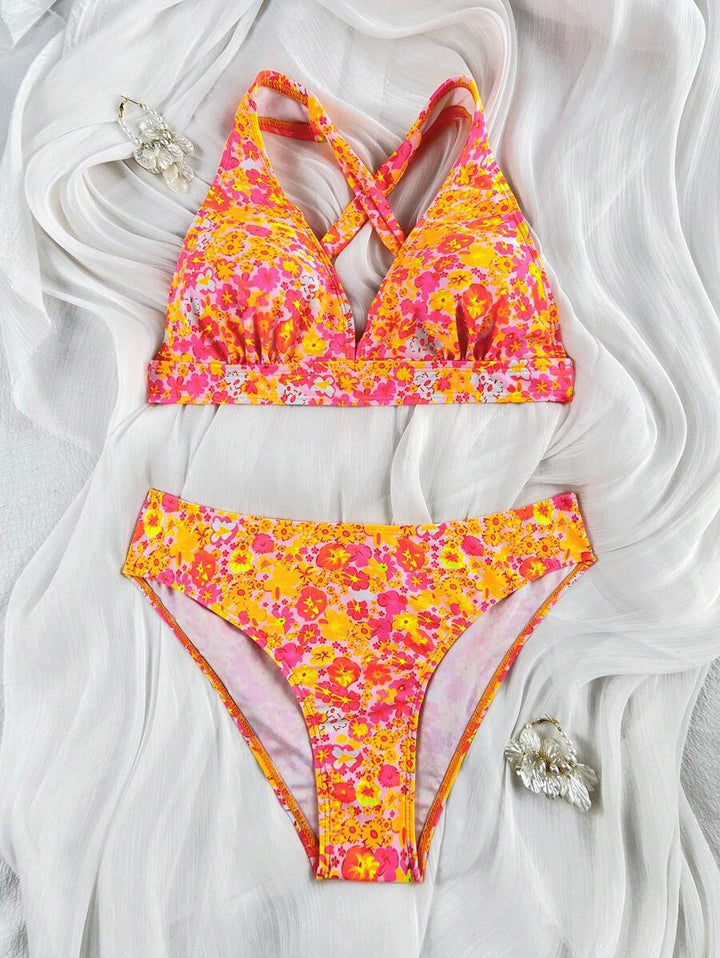 Sommerliches Damen Bademode Set: Blumen Bikini, Halterneck, V-Ausschnitt.