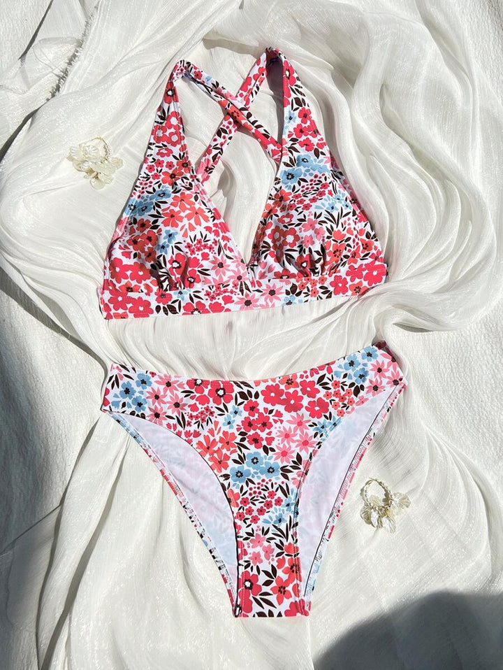 Stilvoller Damen Zweiteiler Bikini mit floralem Design, Halterneck, V-Ausschnitt.