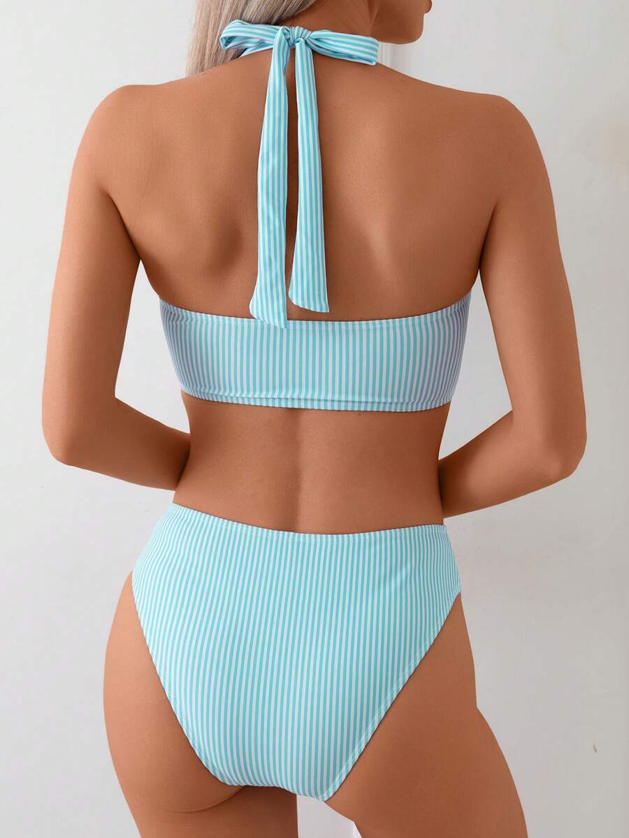 Komfortabler Damen Bandeau Bikini für entspannte Stunden am Strand, stilvolle Strandmode.