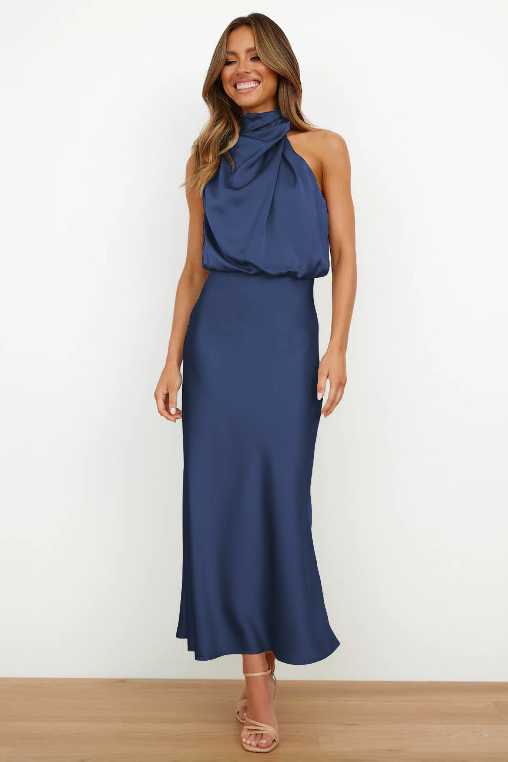 Elegantes Halterneck Maxikleid, fließendes Abendkleid für Damen, perfekt für Hochzeiten und Bälle.
