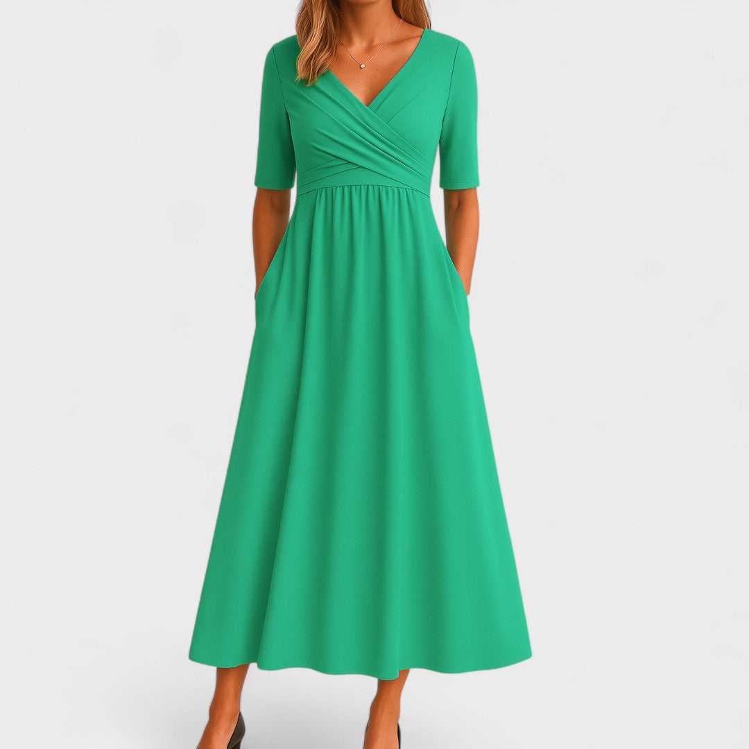 Weiches, elegantes Damen Midikleid mit Wickelausschnitt. Slim Fit Passform, ideal für warme Tage.