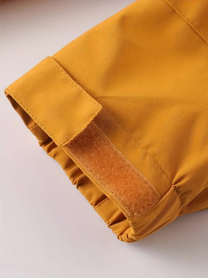 Robuste Herren Outdoorjacke Torben mit Kapuze, Reißverschluss und Taschen. Winddicht.